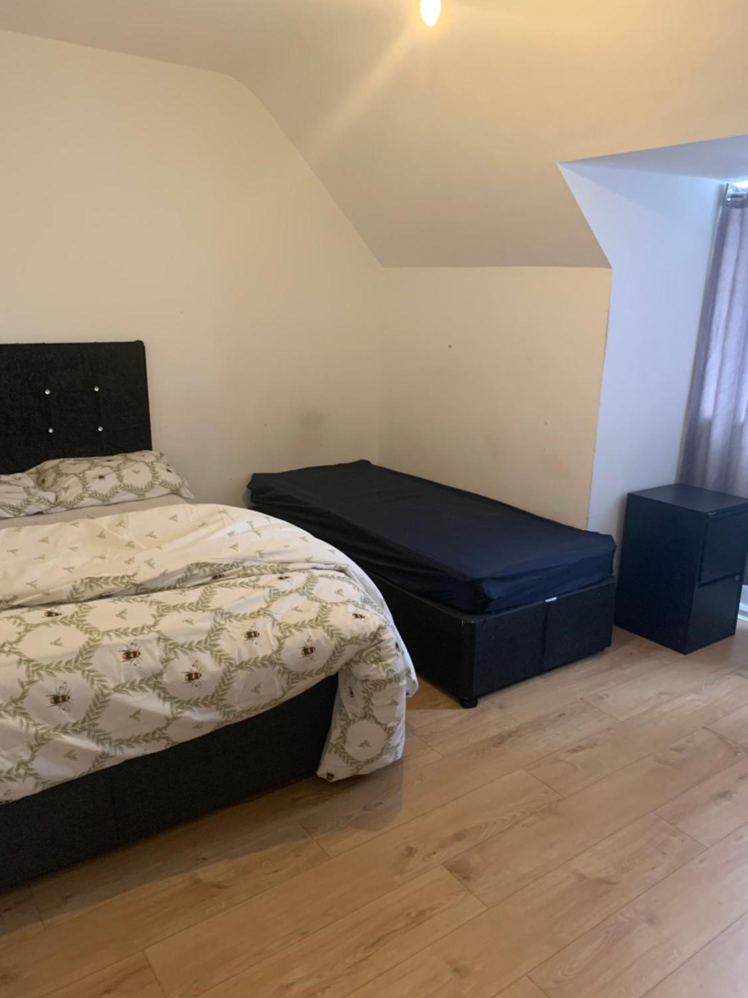 Bed and Breakfast At Apex House Dagenham Exterior foto